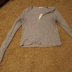 Medium cropped long sleeve half button